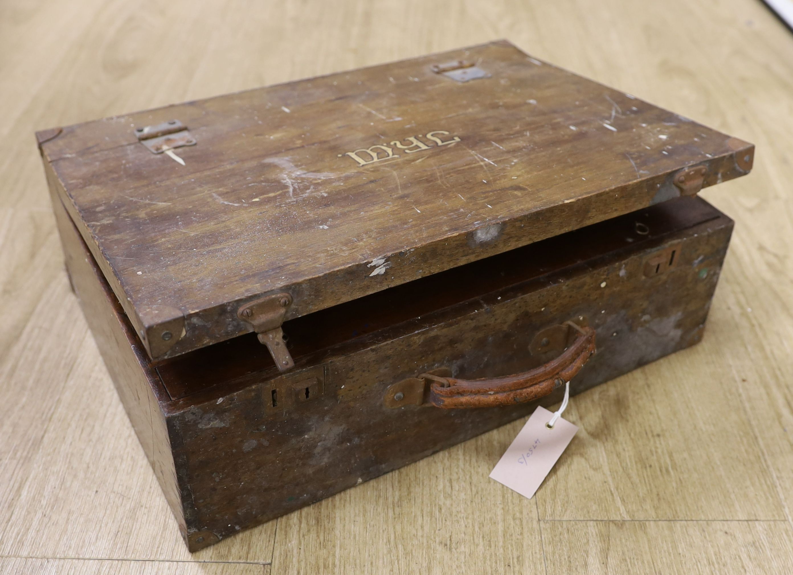 A wooden sign-writer's case and contents, 46 cms wide x 33 deep.